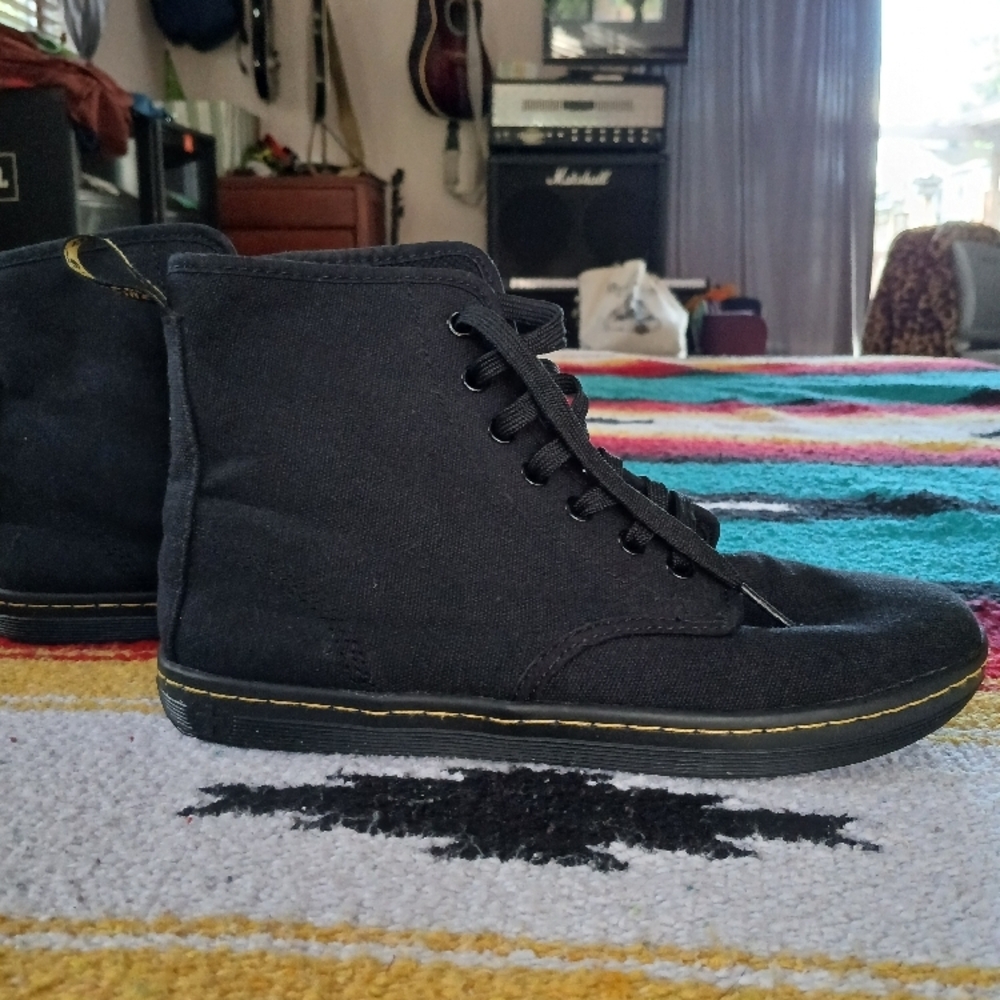 Dr. Marten Shoreditch 7 Eye Canvas Boot
